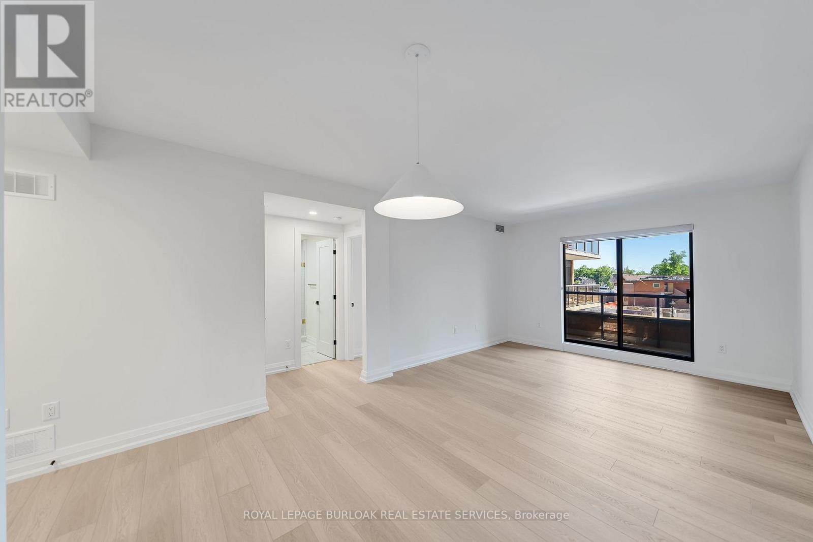 303 - 102 Bronte Road Property Photo 6