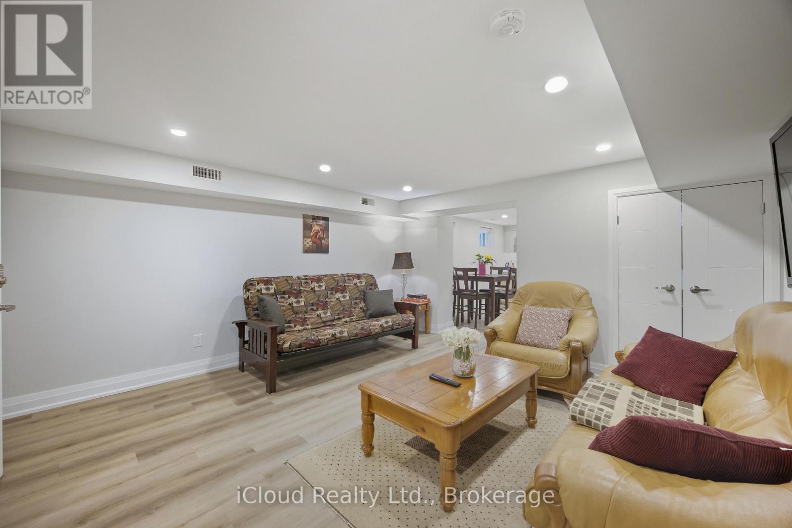 B - 23 Swanhurst Boulevard Property Photo 5