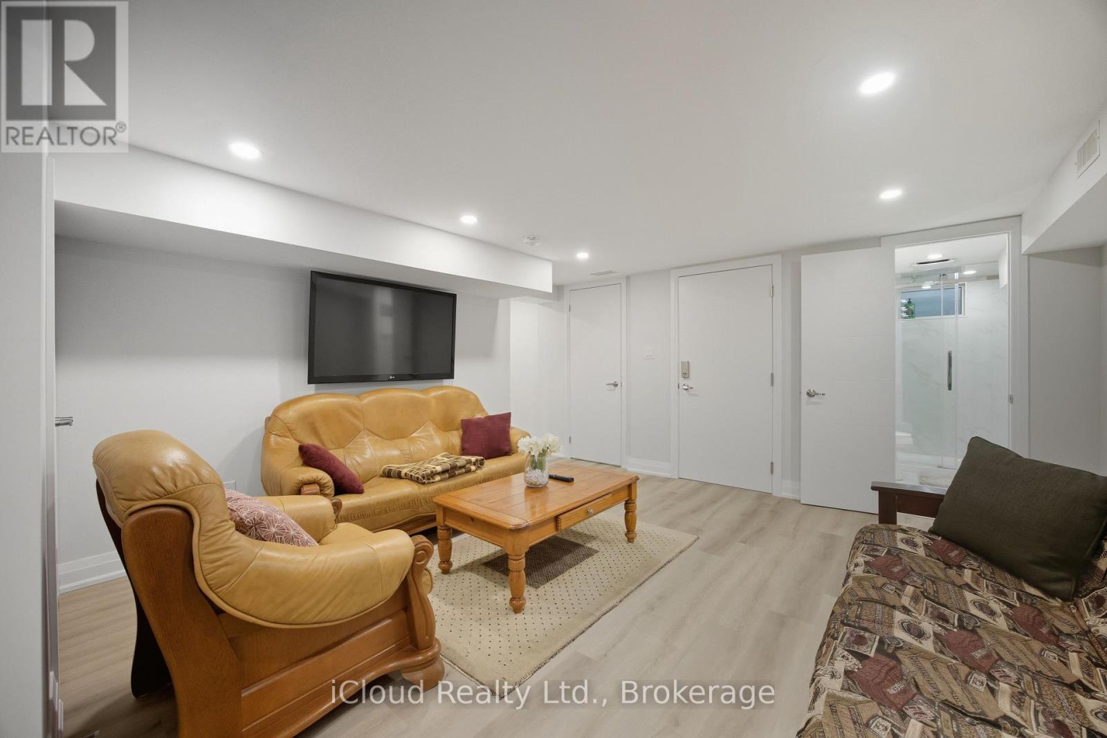 B - 23 Swanhurst Boulevard Property Photo 6