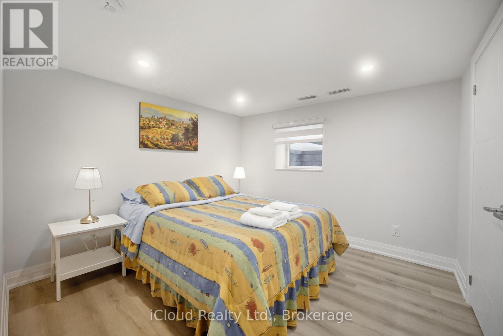 B - 23 Swanhurst Boulevard Property Photo 7
