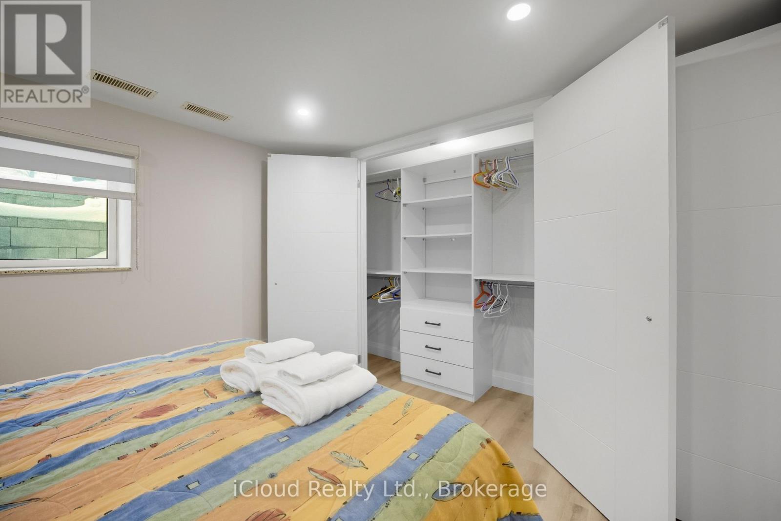 B - 23 Swanhurst Boulevard Property Photo 8