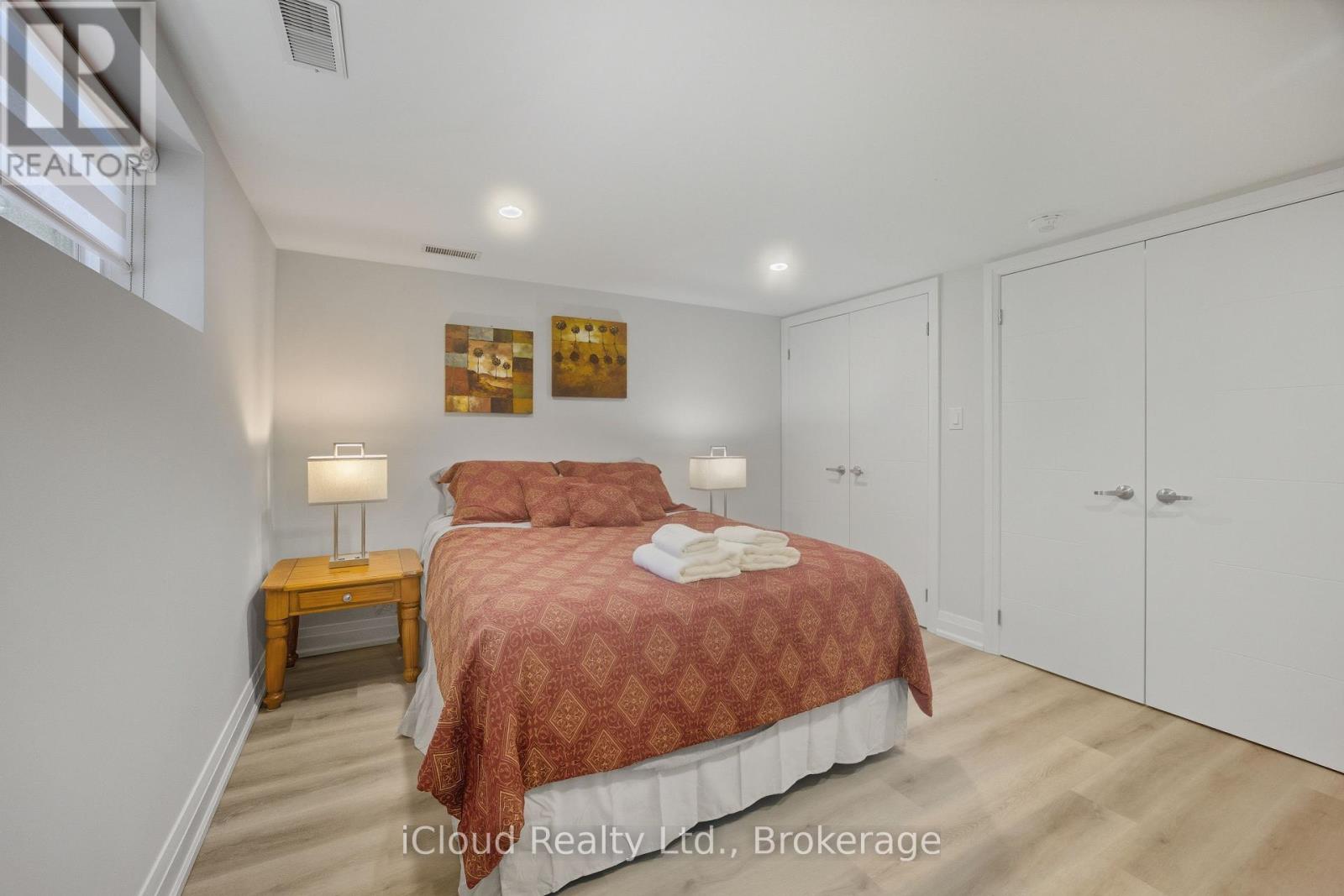 B - 23 Swanhurst Boulevard Property Photo 10