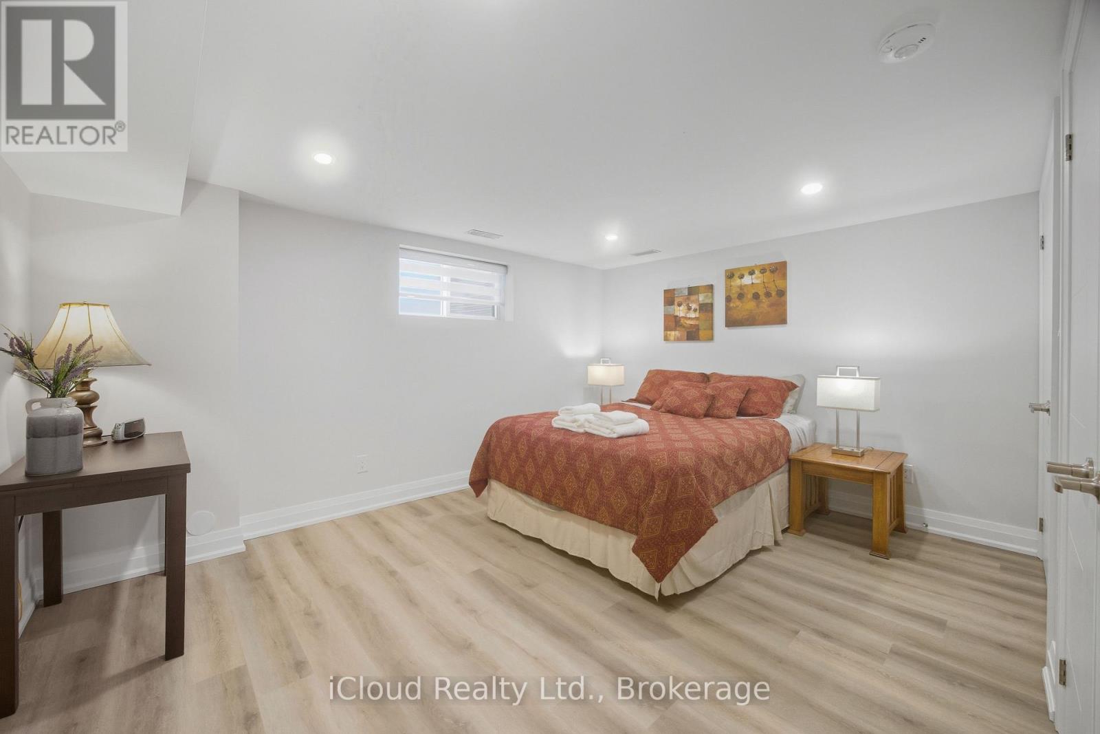 B - 23 Swanhurst Boulevard Property Photo 11