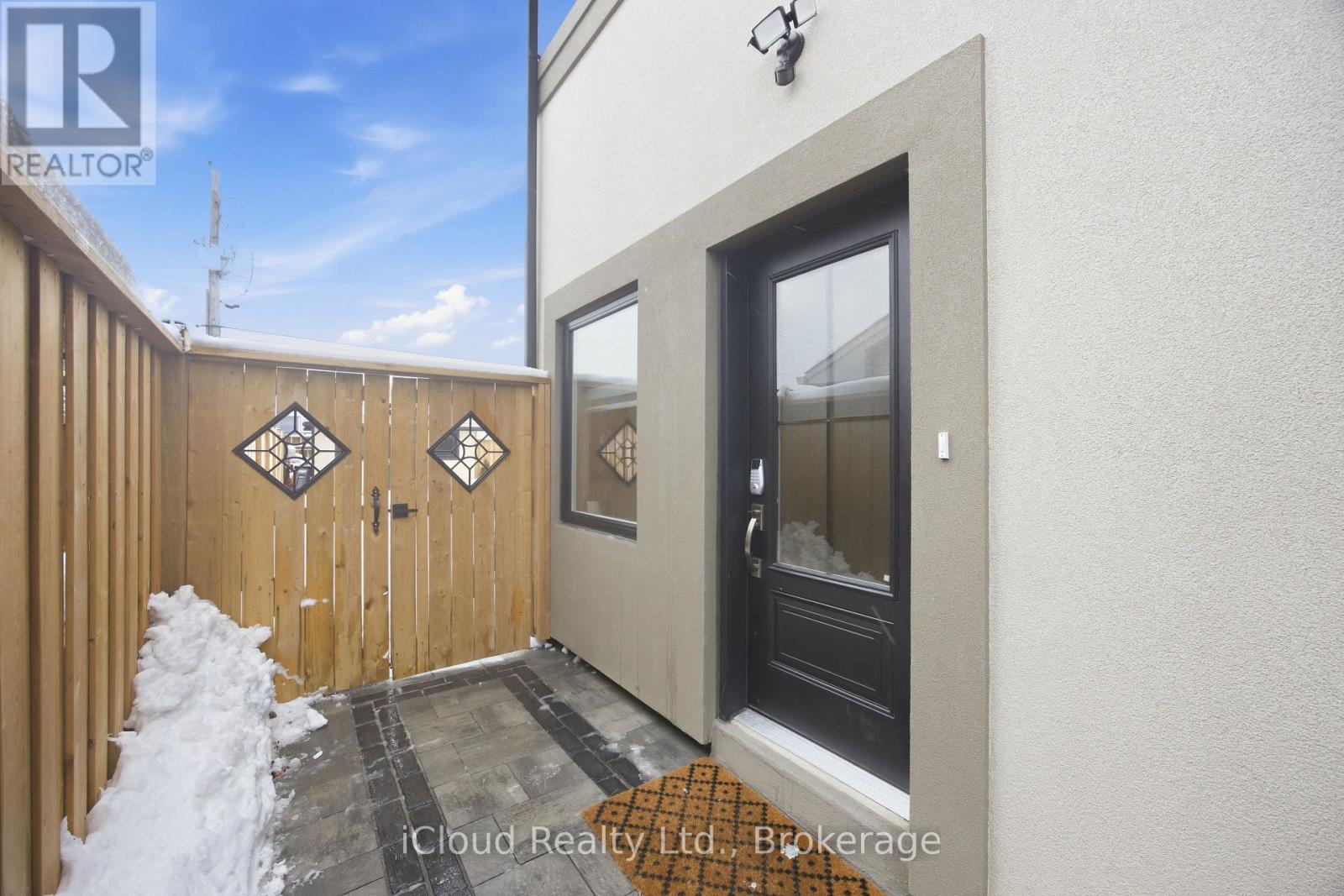 B - 23 Swanhurst Boulevard Property Photo 16