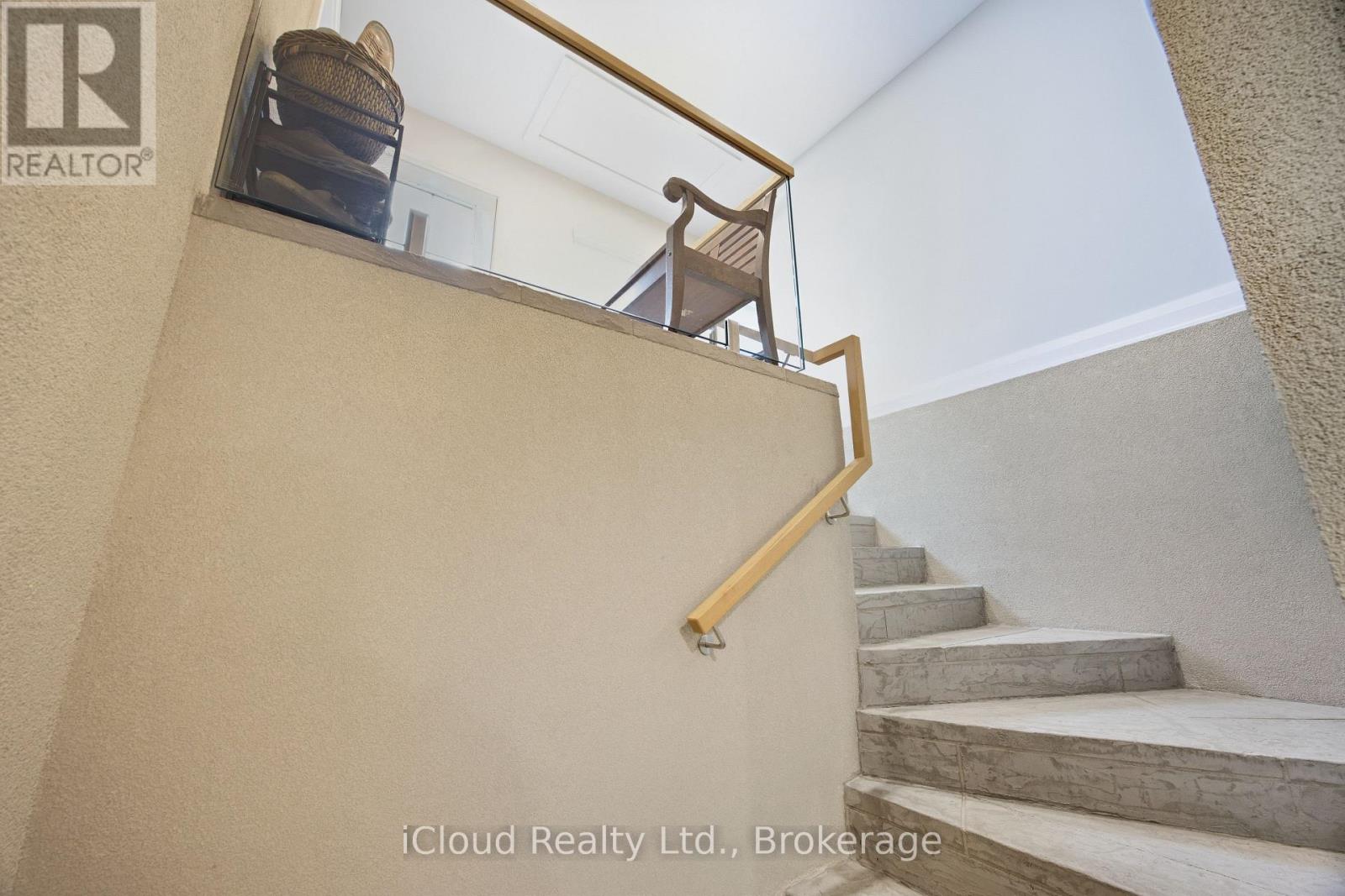 B - 23 Swanhurst Boulevard Property Photo 20