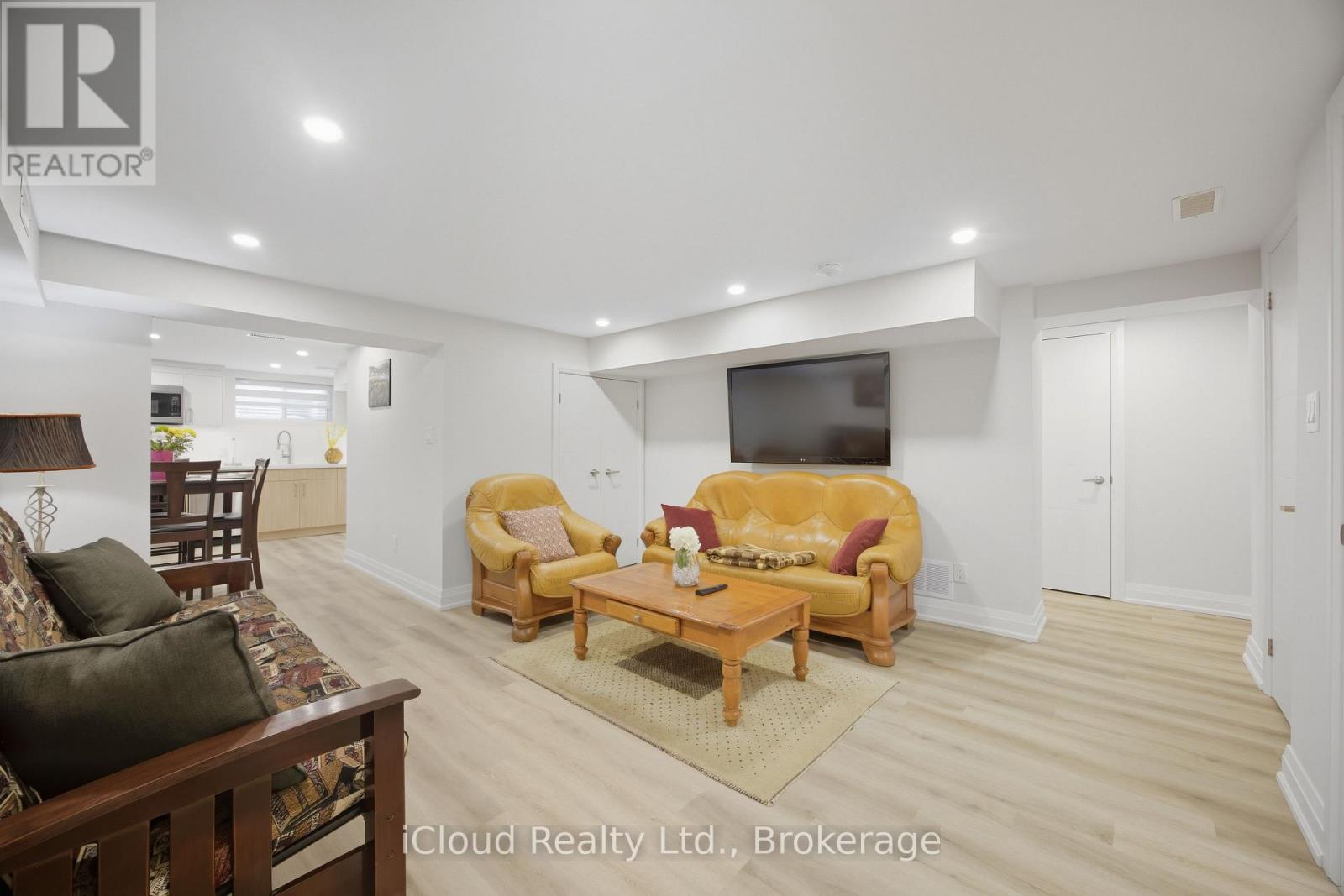 B - 23 Swanhurst Boulevard Property Photo 23