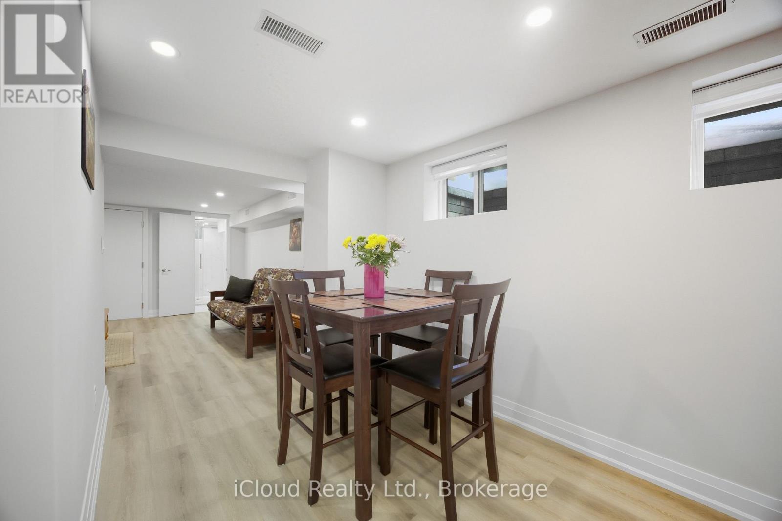 B - 23 Swanhurst Boulevard Property Photo 25