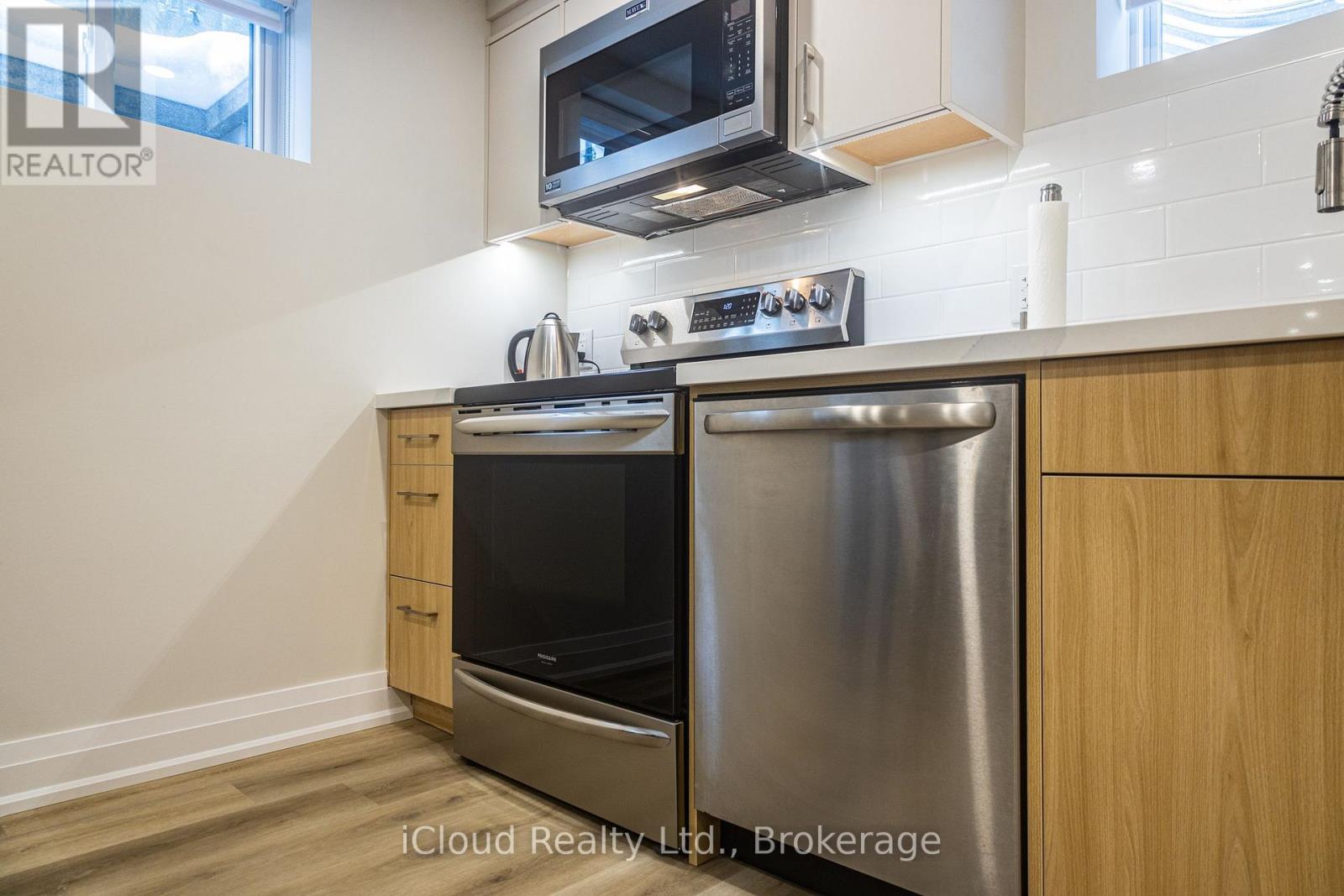 B - 23 Swanhurst Boulevard Property Photo 28