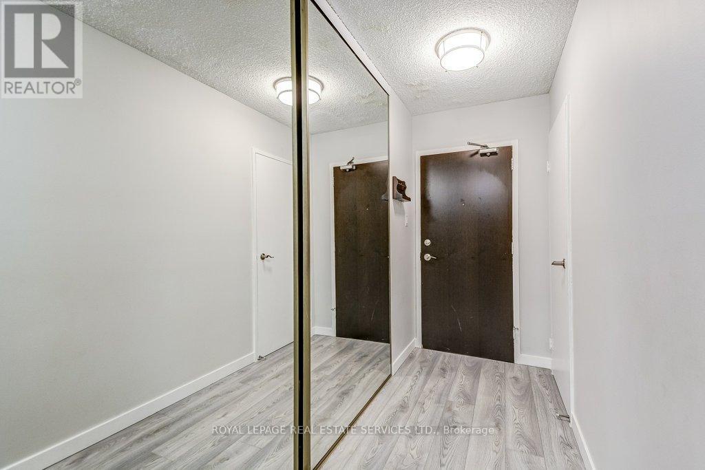 601 - 212 Kerr Street Property Photo 11