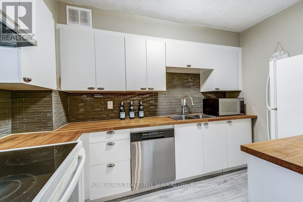 601 - 212 Kerr Street Property Photo 23