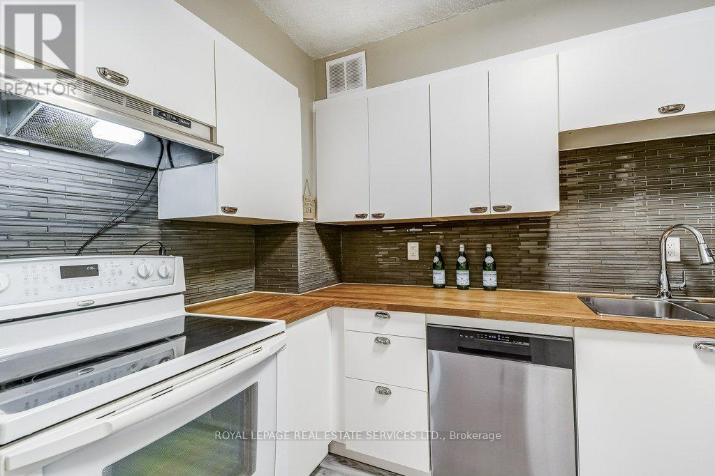 601 - 212 Kerr Street Property Photo 26