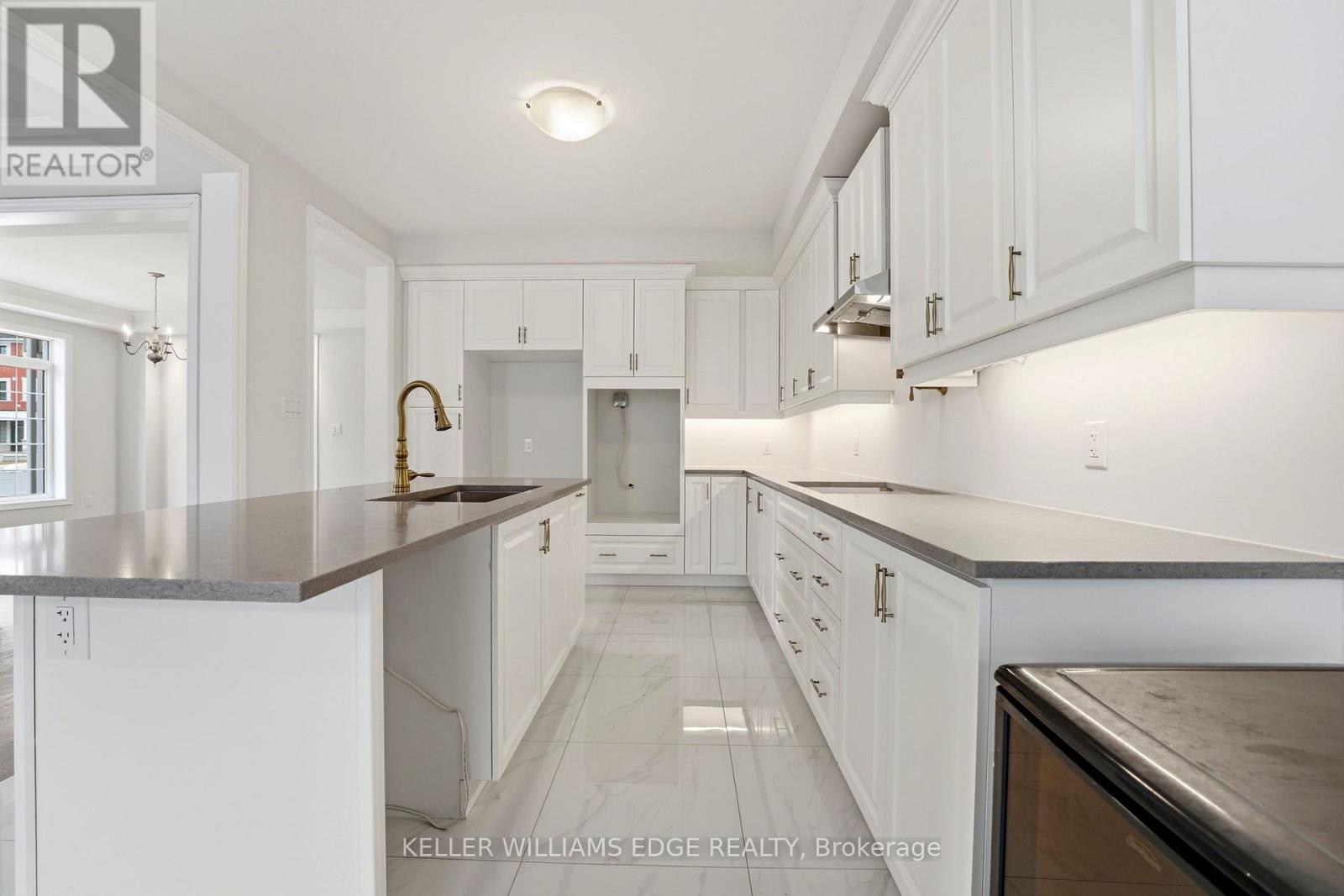132 Settlers Road E Property Photo 8