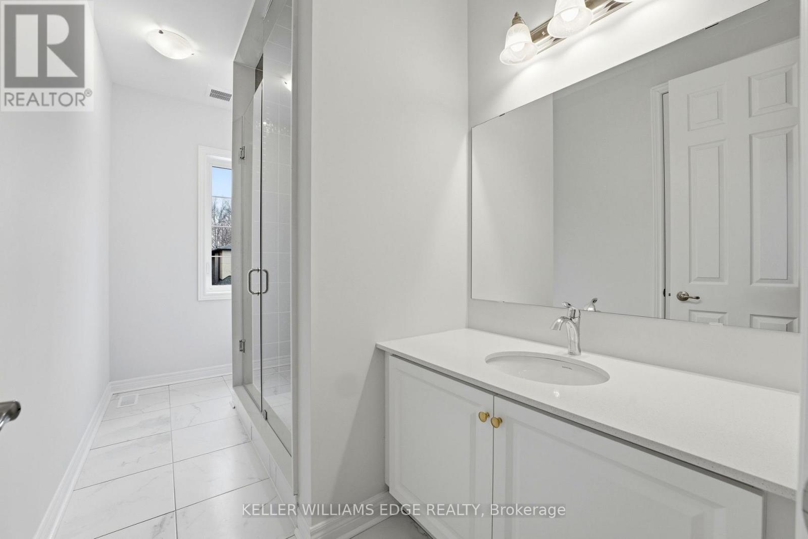 132 Settlers Road E Property Photo 15