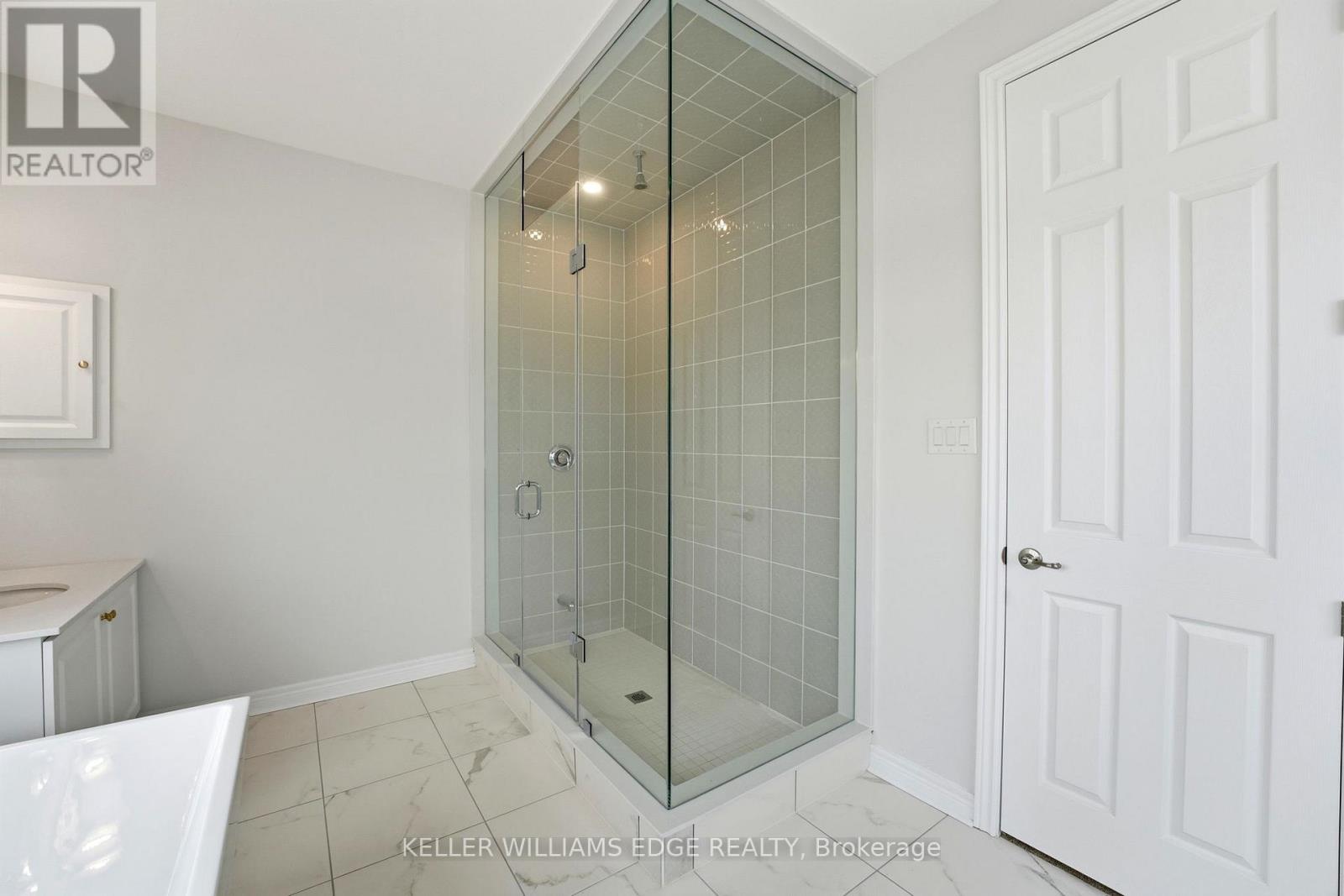 132 Settlers Road E Property Photo 21