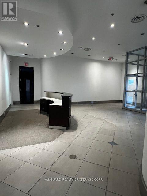 81 St Regis Crescent S Property Photo 5