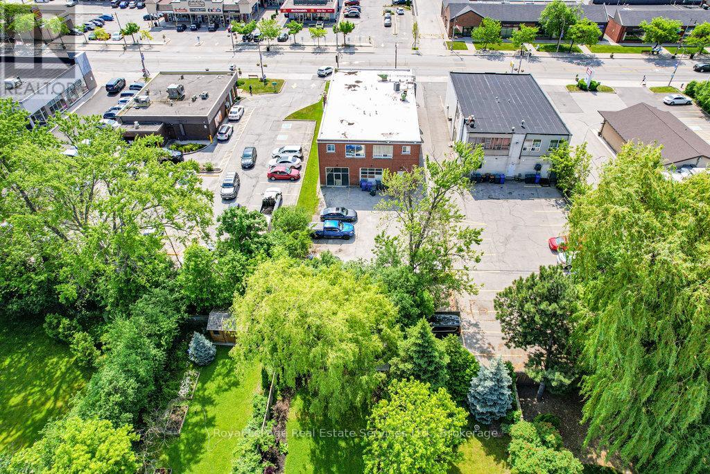 2307 - 2309 Lakeshore Road W Property Photo 6