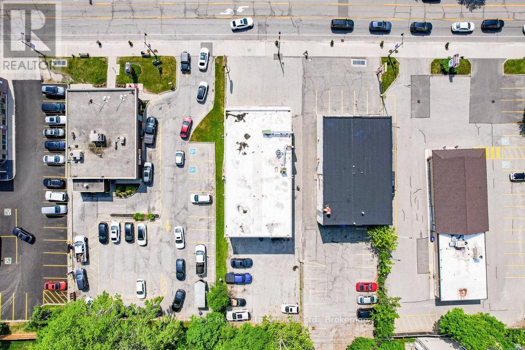 2307 - 2309 Lakeshore Road W Property Photo 12