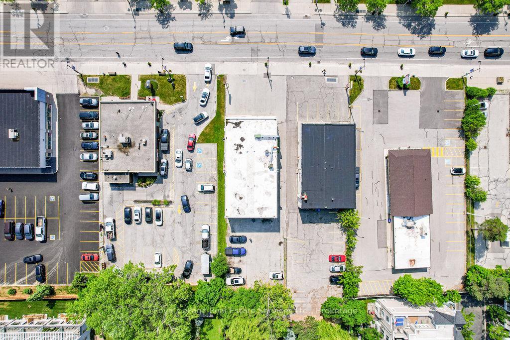 2307 - 2309 Lakeshore Road W Property Photo 13