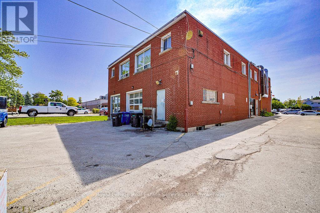 2307 - 2309 Lakeshore Road W Property Photo 19