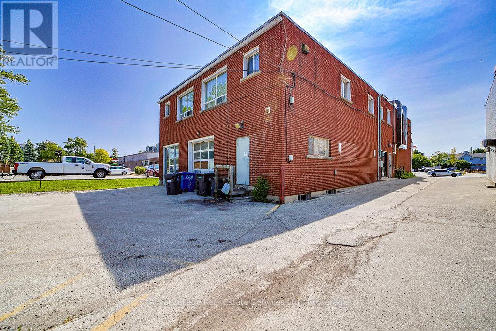 2307 - 2309 Lakeshore Road W Property Photo 20