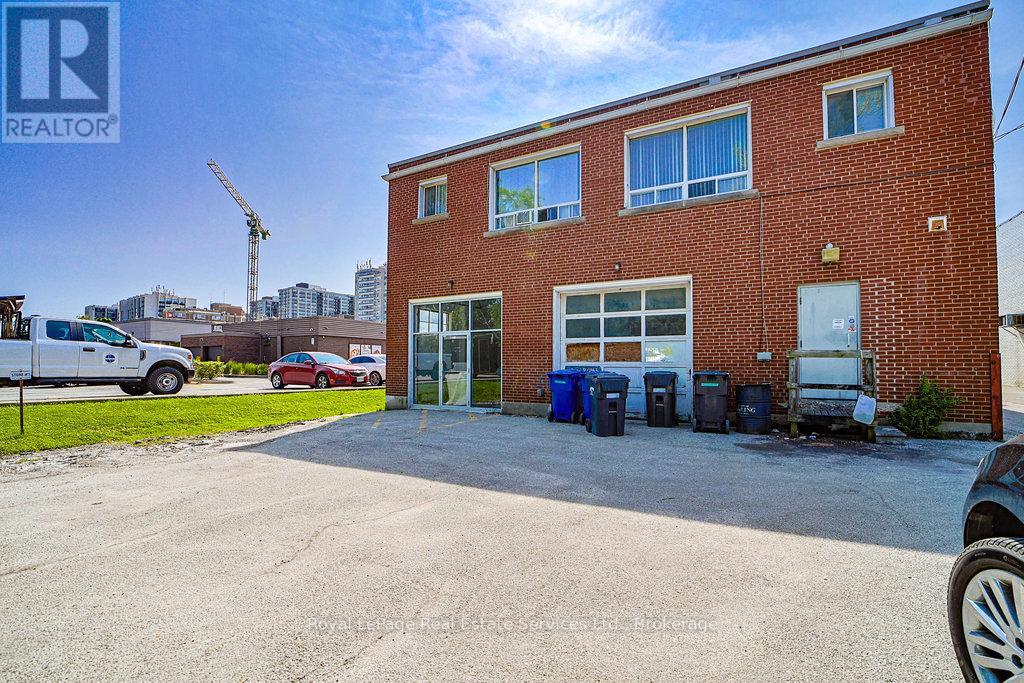 2307 - 2309 Lakeshore Road W Property Photo 21