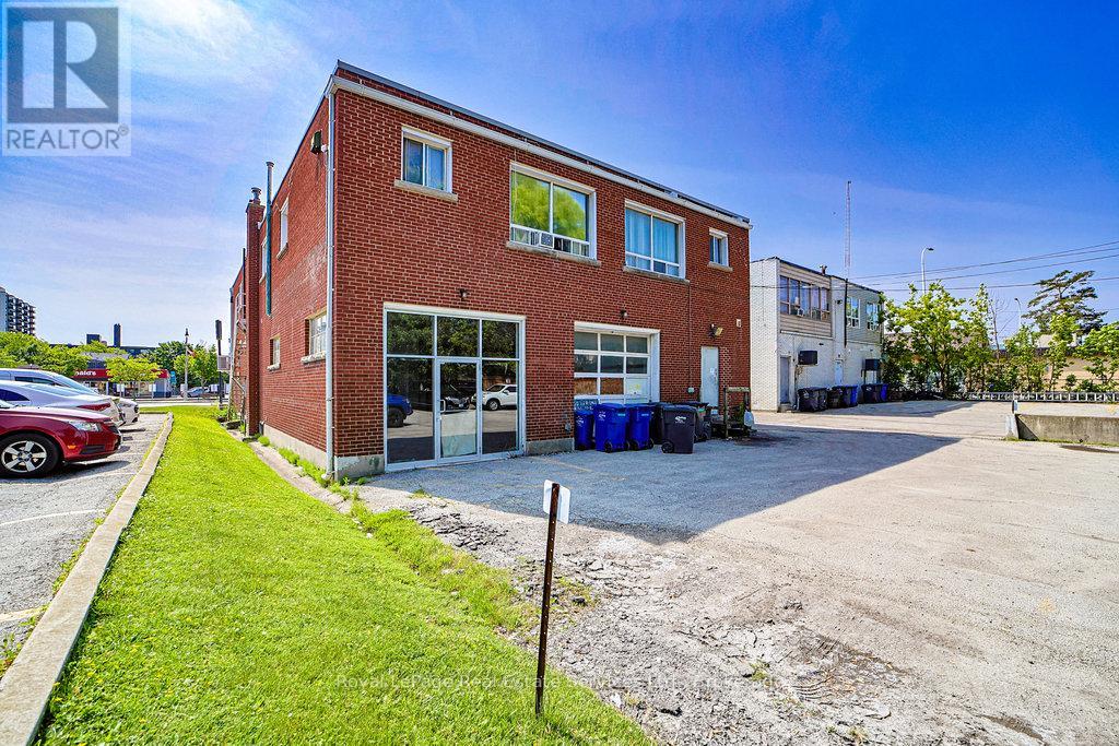 2307 - 2309 Lakeshore Road W Property Photo 22