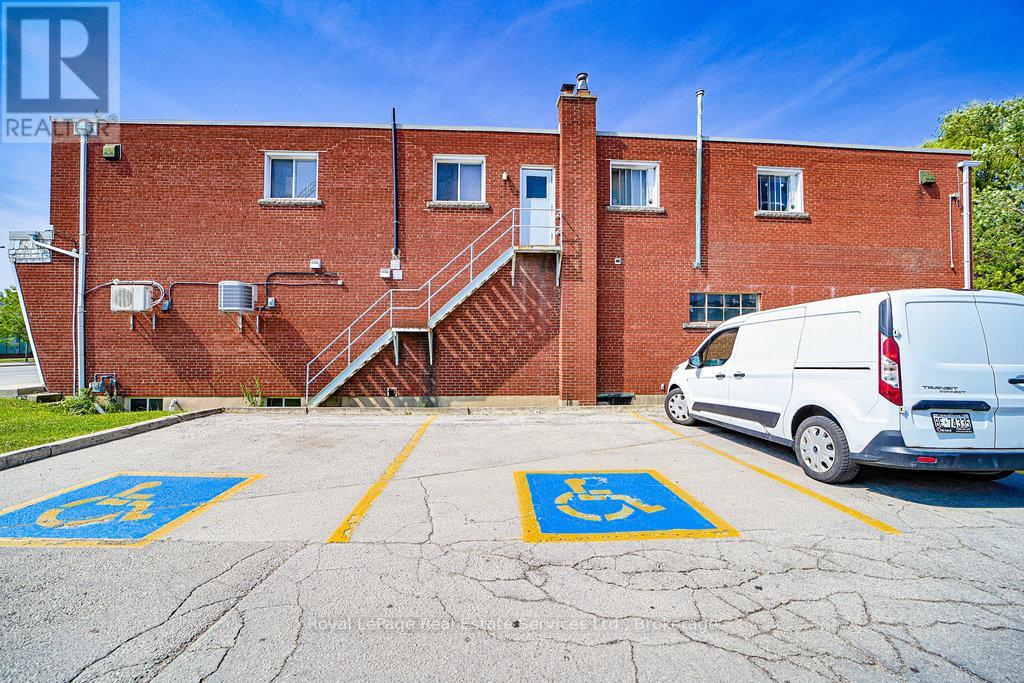 2307 - 2309 Lakeshore Road W Property Photo 25