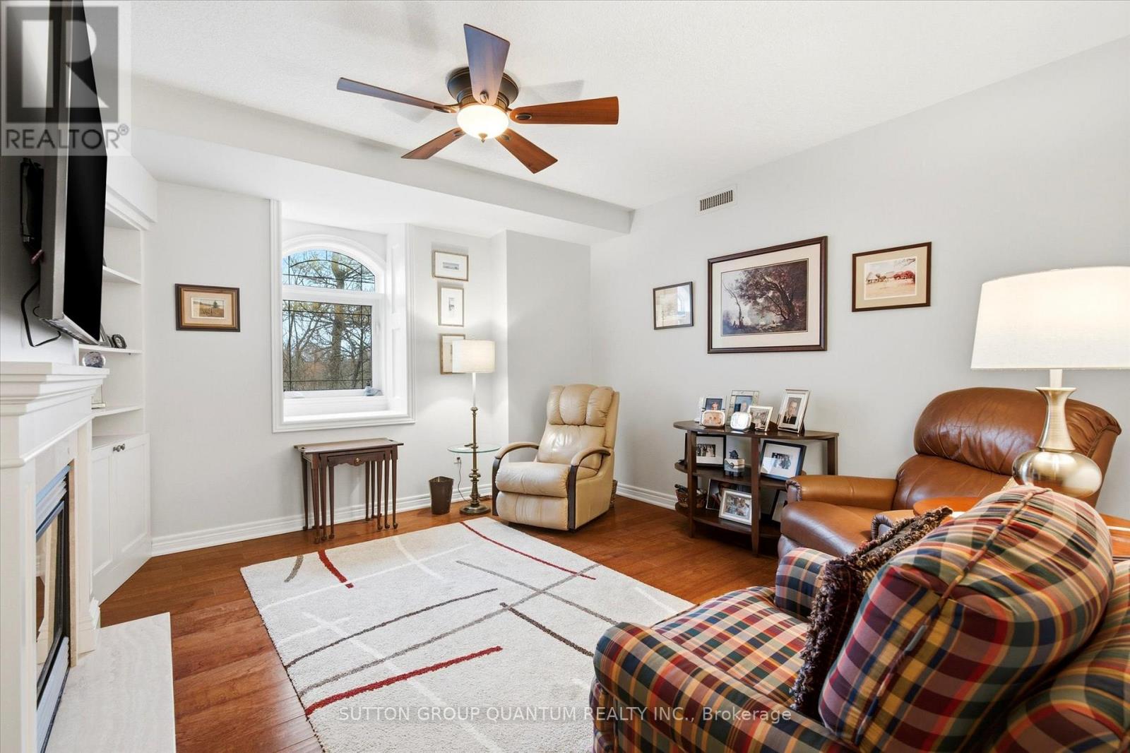 305 - 390 Upper Middle Road E Property Photo 23