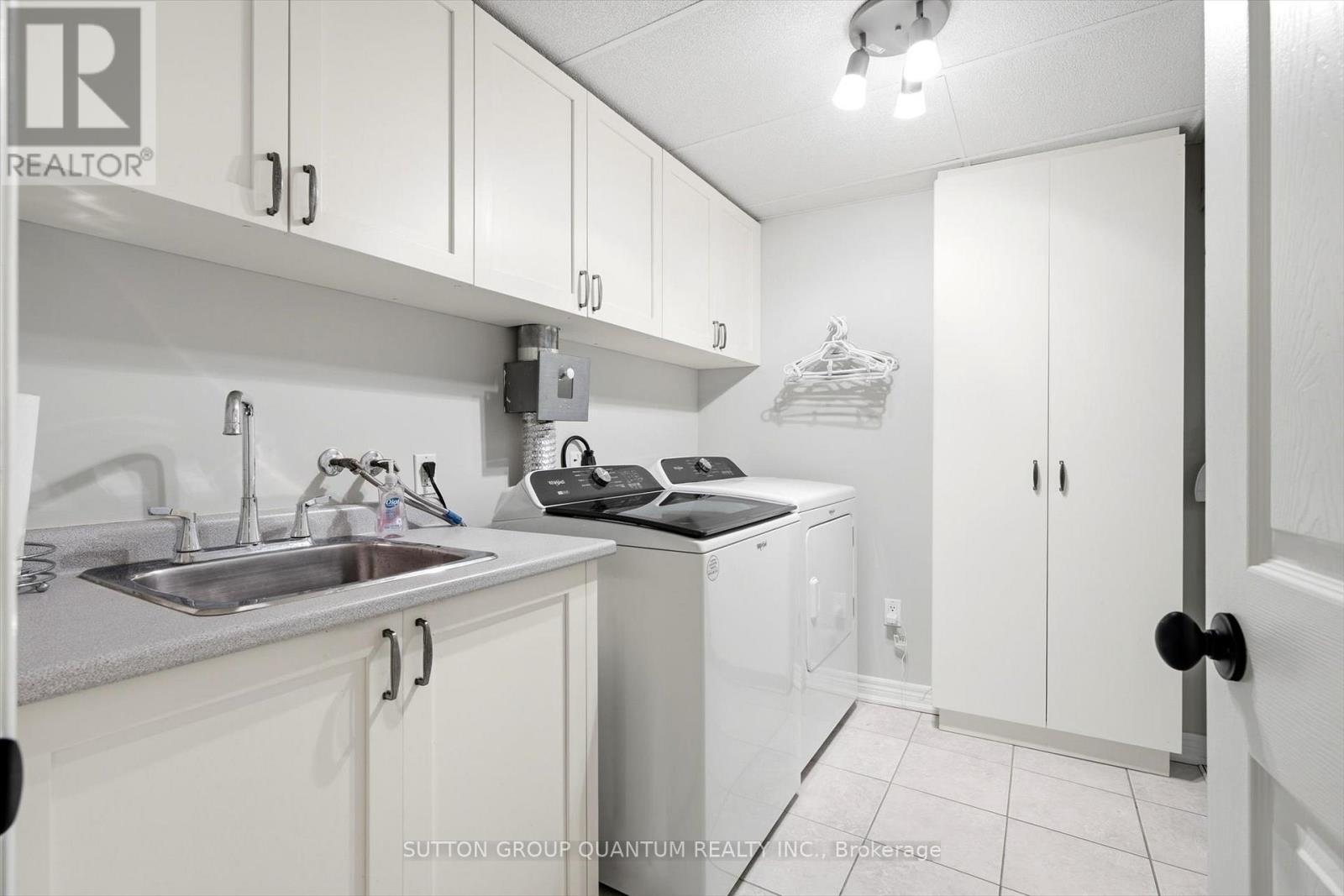 305 - 390 Upper Middle Road E Property Photo 25