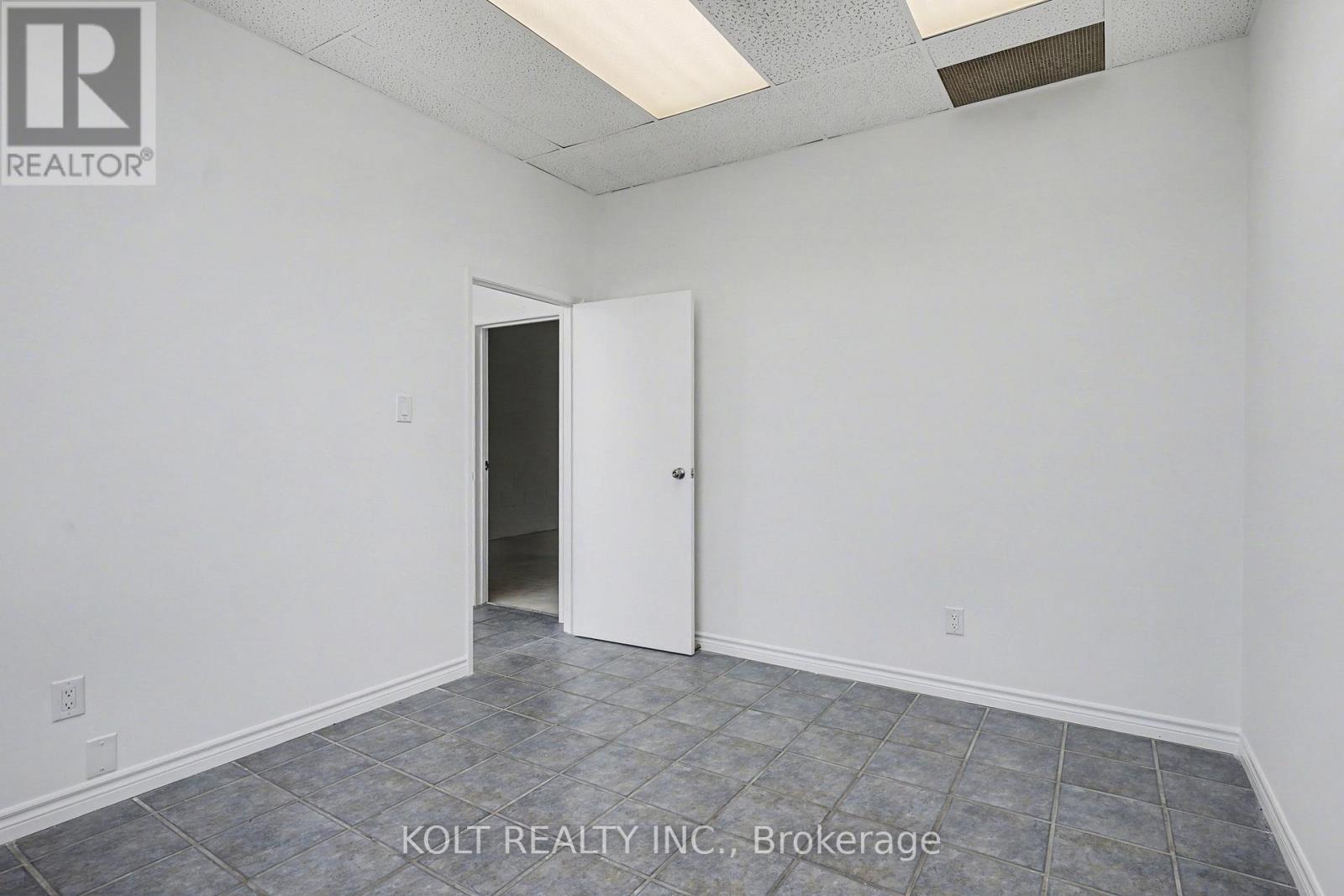 9 - 190 Britannia Road E Property Photo 10