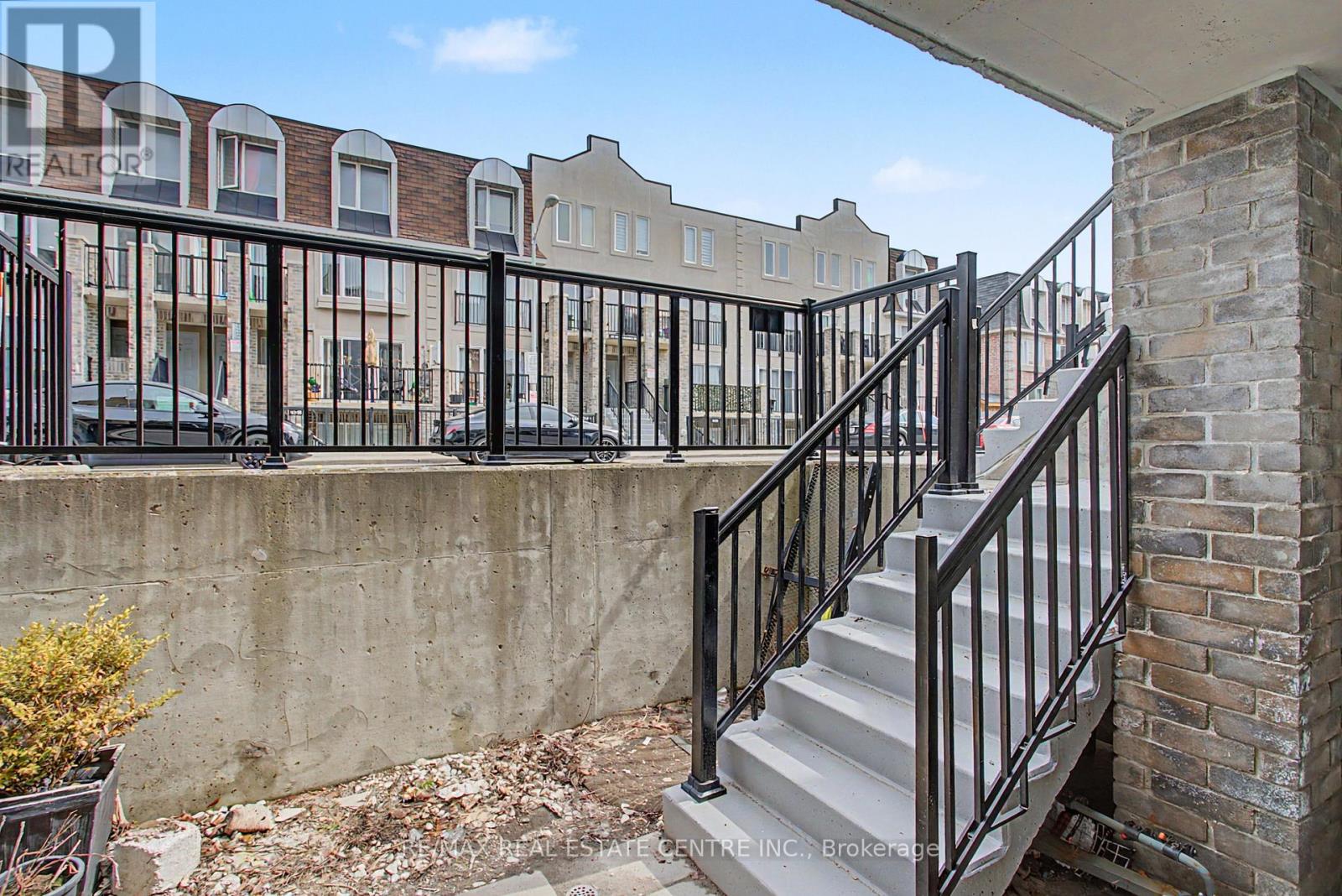 1013 - 85 George Appleton Way Property Photo 3