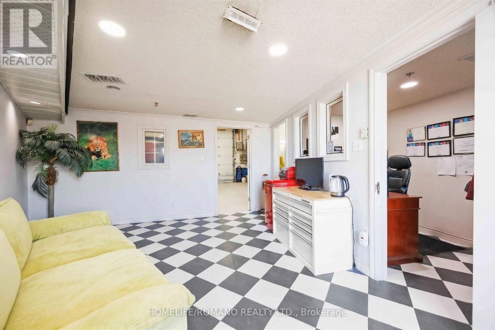 35 - 101 Toro Road Property Photo 9