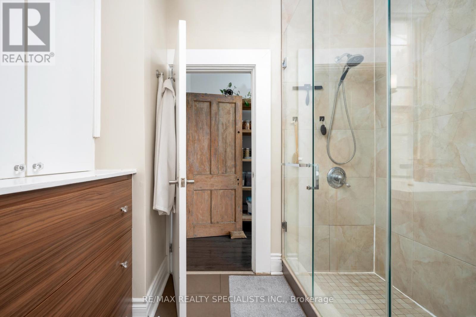 48 Leopold Street Property Photo 33