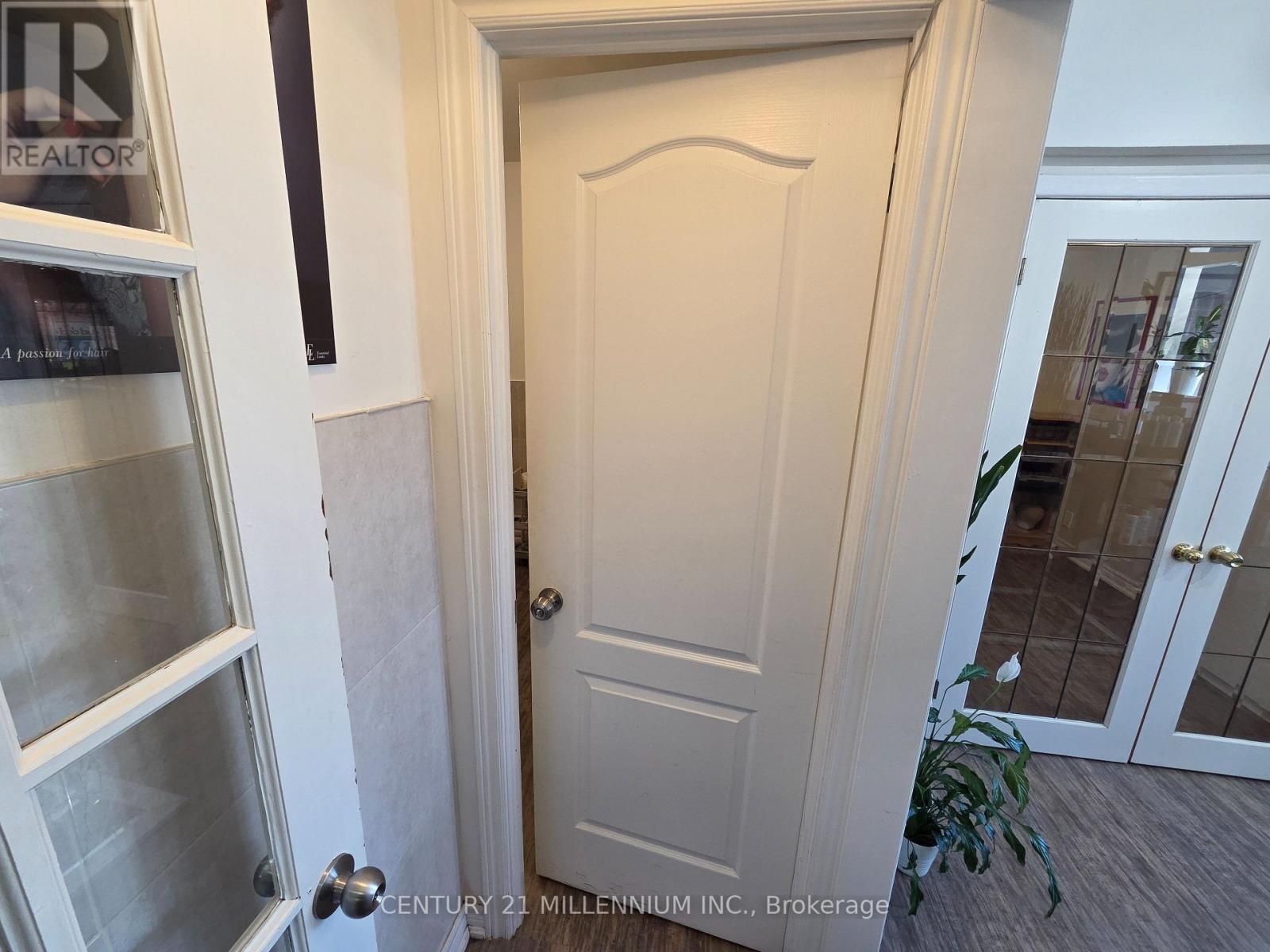 A - 2479 Lake Shore Boulevard W Property Photo 4