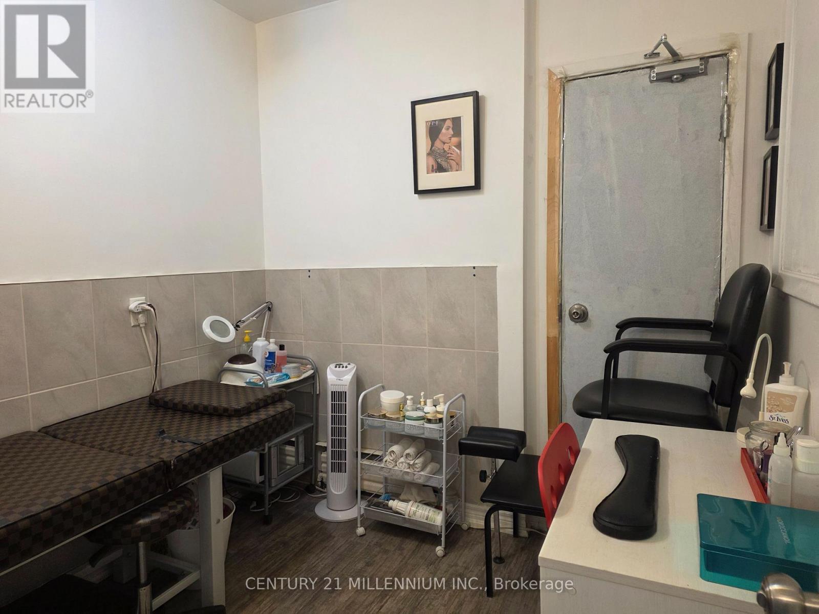 A - 2479 Lake Shore Boulevard W Property Photo 5