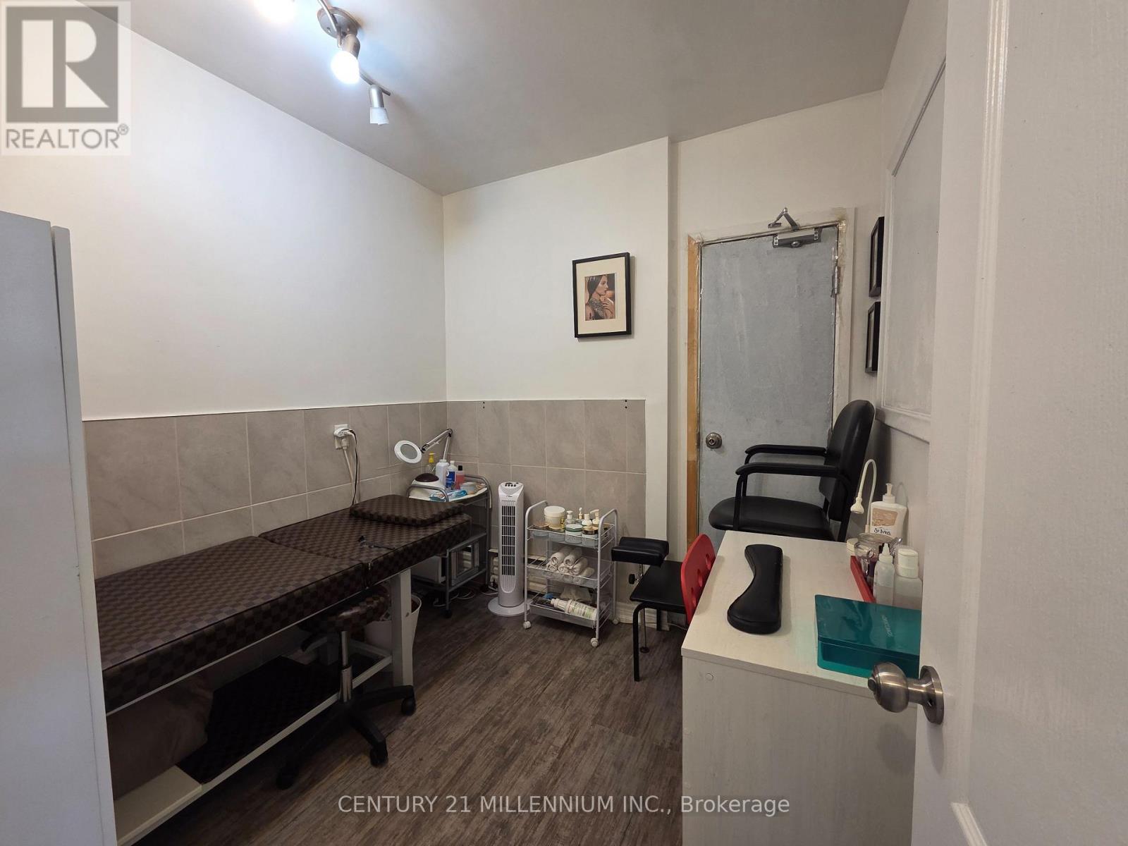 A - 2479 Lake Shore Boulevard W Property Photo 6