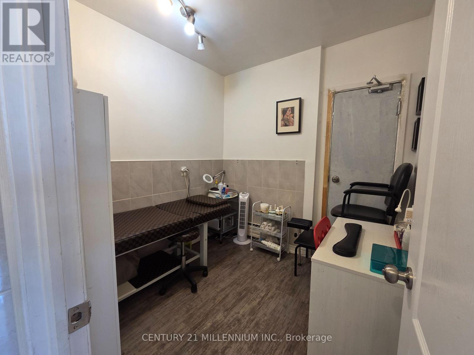 A - 2479 Lake Shore Boulevard W Property Photo 8