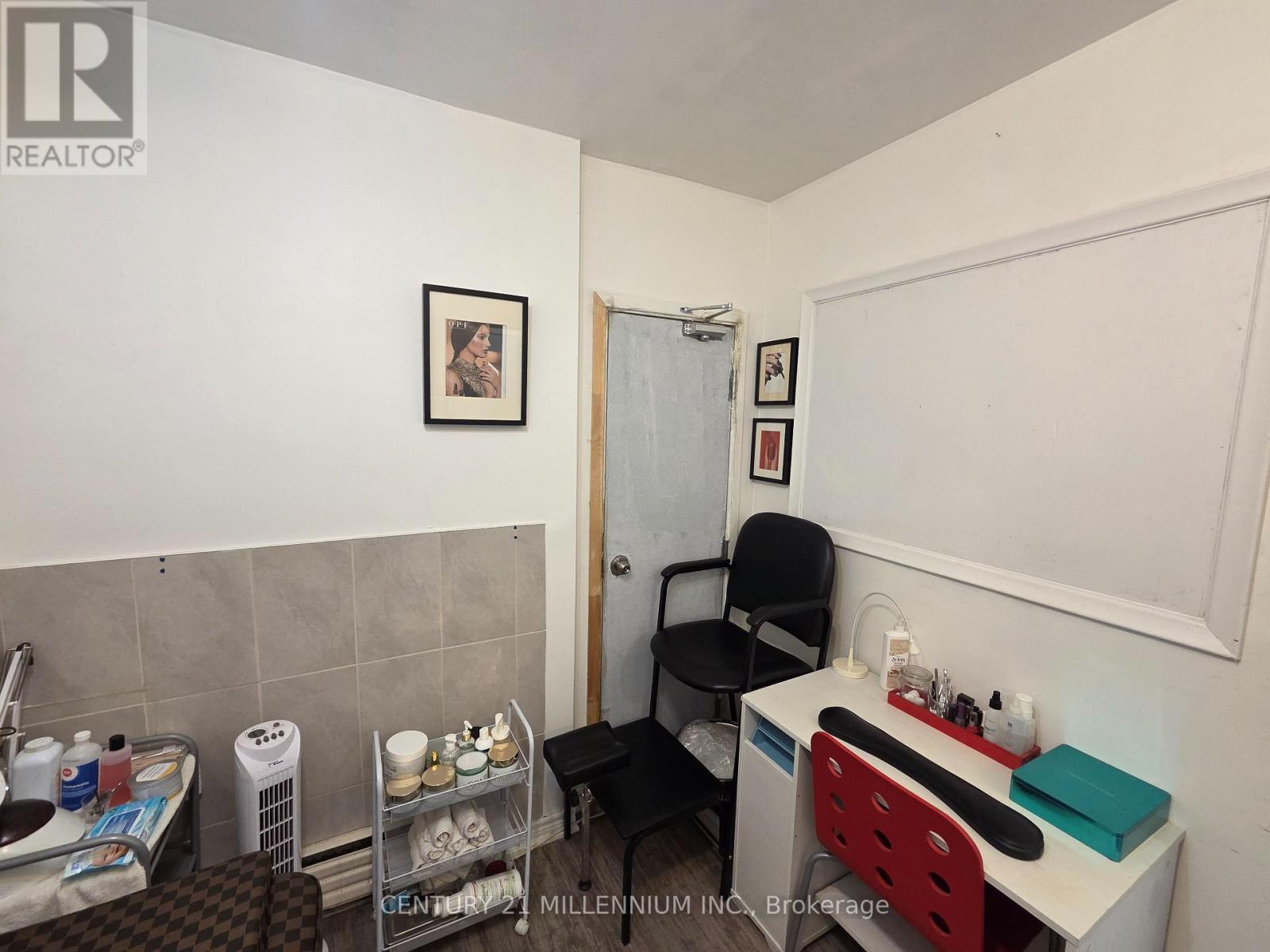 A - 2479 Lake Shore Boulevard W Property Photo 9