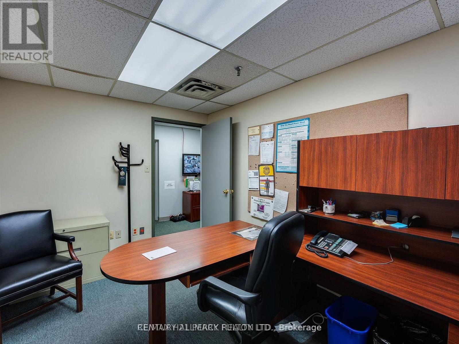 204 - 230 Eddystone Avenue Property Photo 12