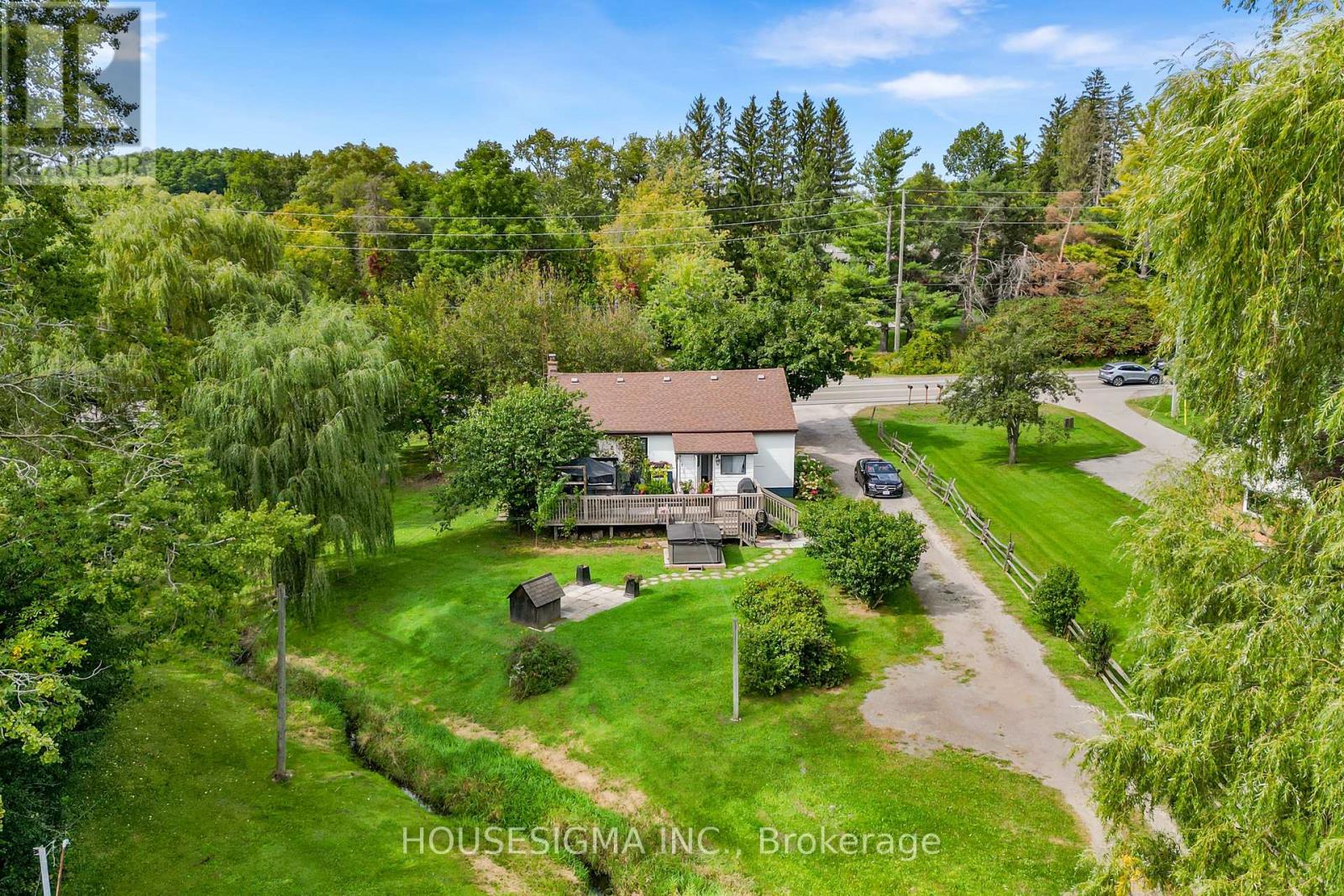 2701 Embleton Road Property Photo 30