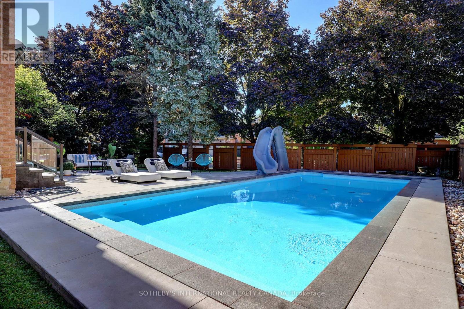 1939 Calgary Court Property Photo 2