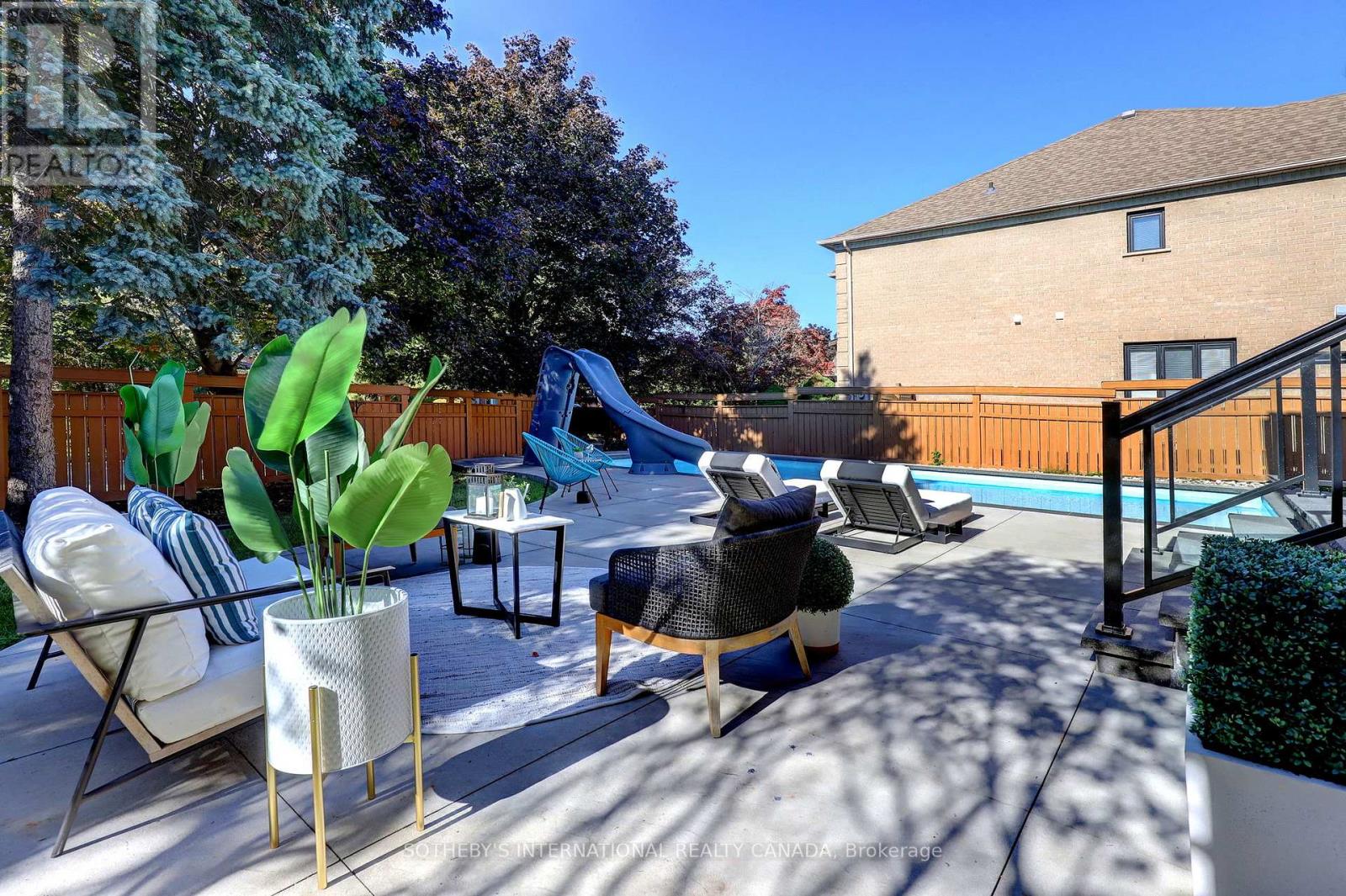 1939 Calgary Court Property Photo 4