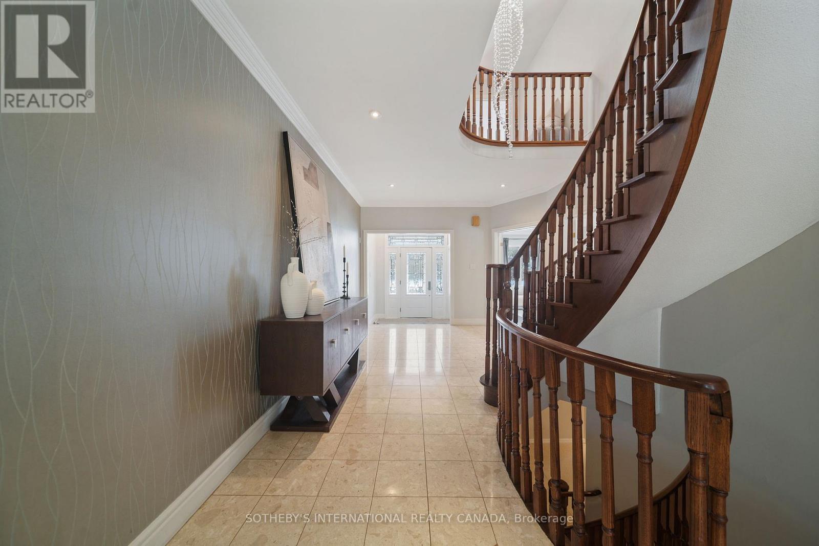 1939 Calgary Court Property Photo 6
