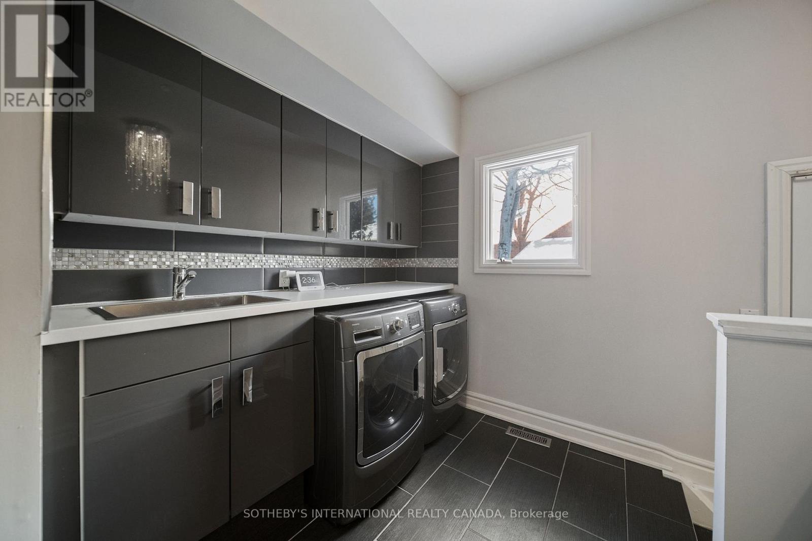 1939 Calgary Court Property Photo 22