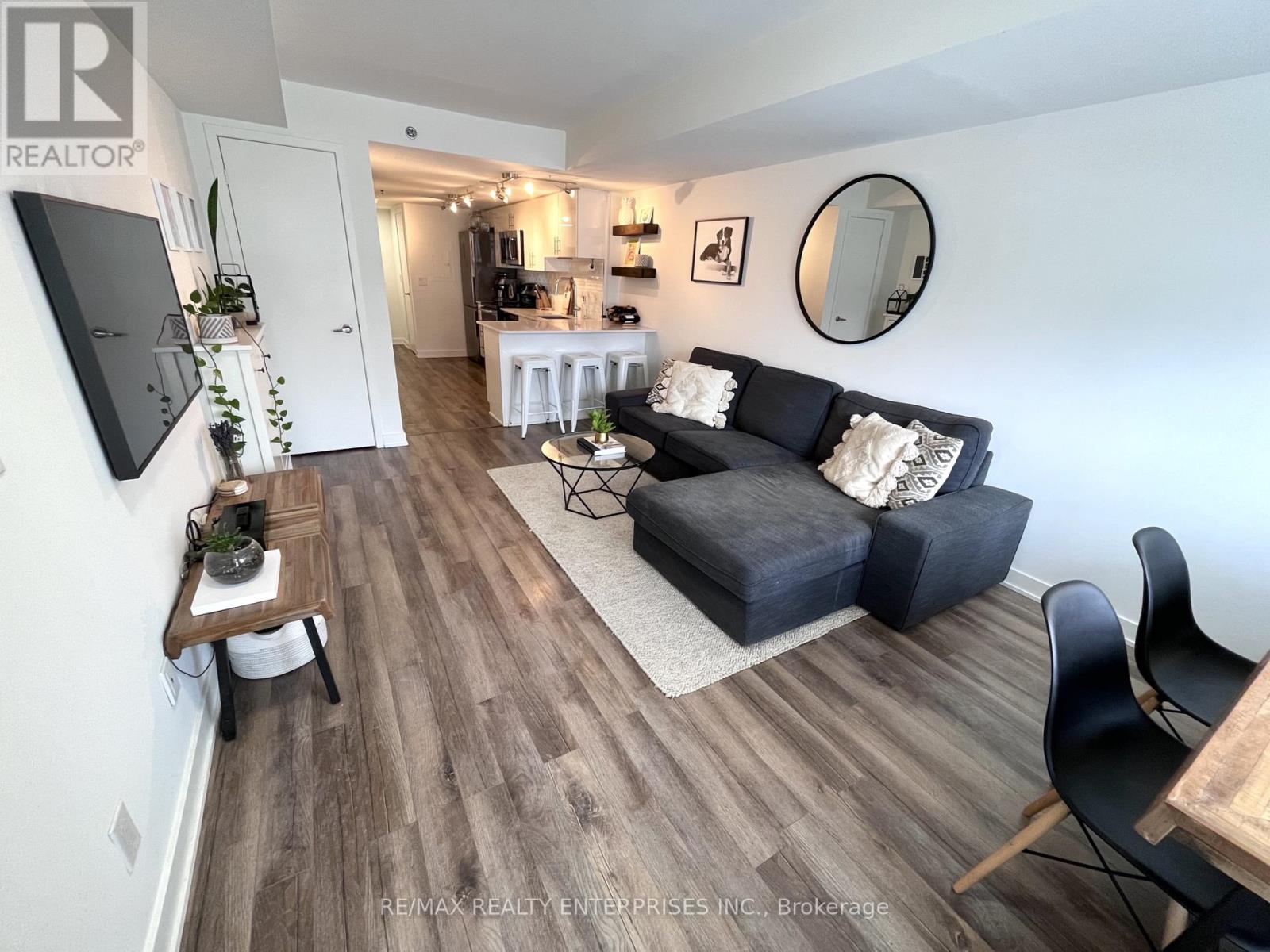 TH1 - 11 SUPERIOR AVENUE
