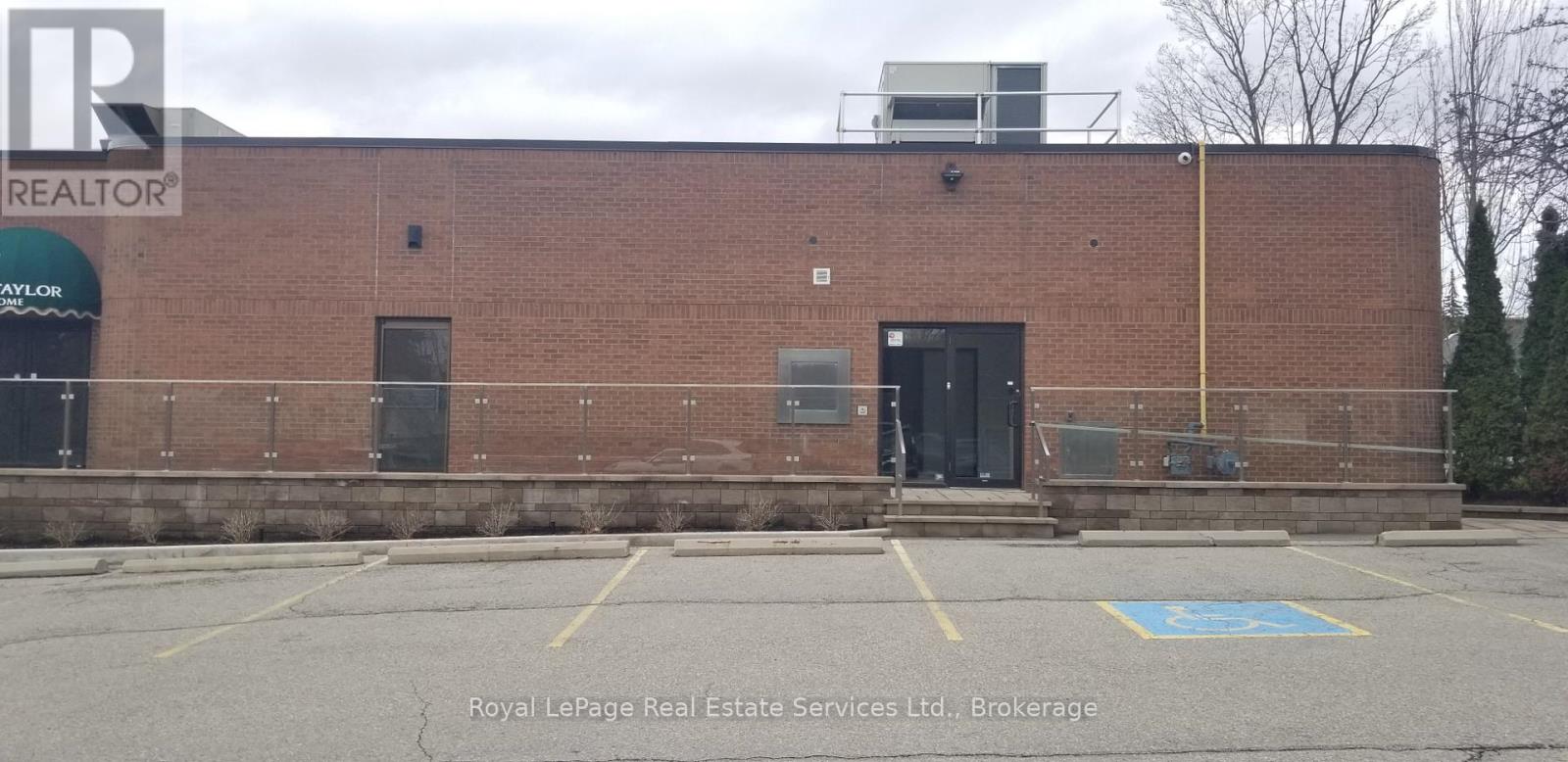 1 - 60 LAKESHORE ROAD W Property Photo 1