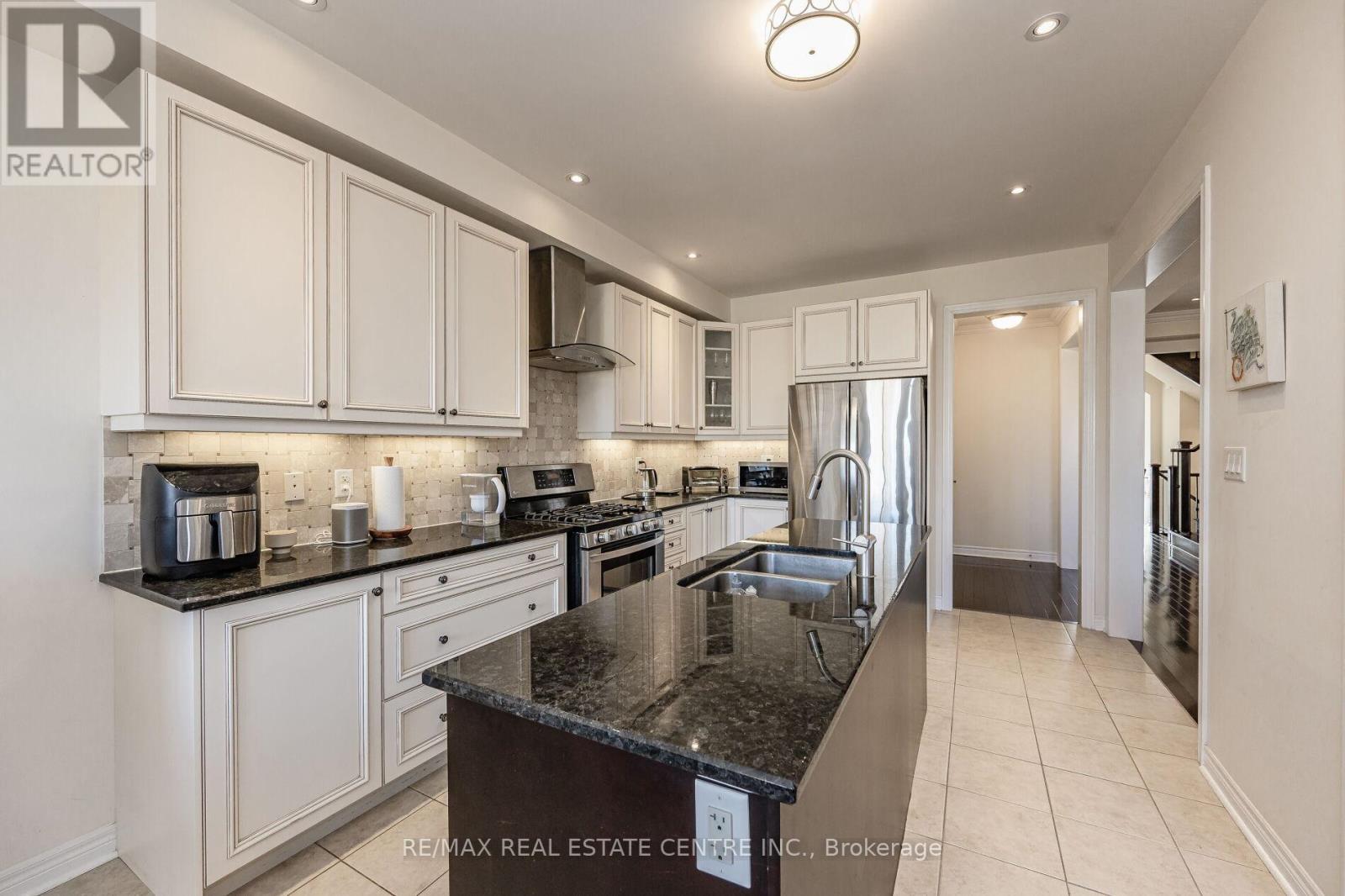 2453 Village Common Property Photo 12