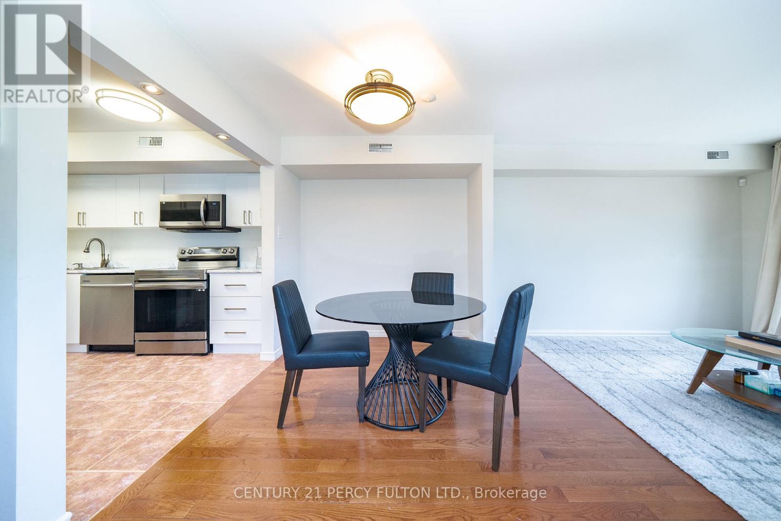 744-746 Wilson Avenue Property Photo 4