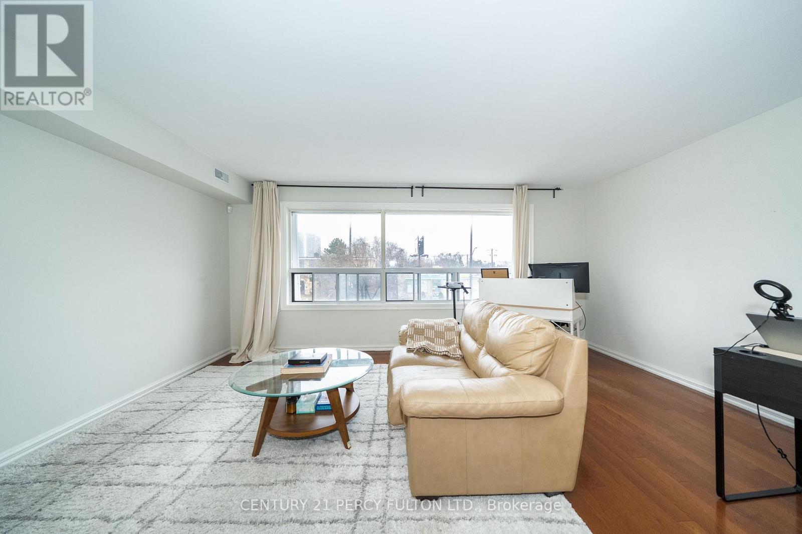 744-746 Wilson Avenue Property Photo 6