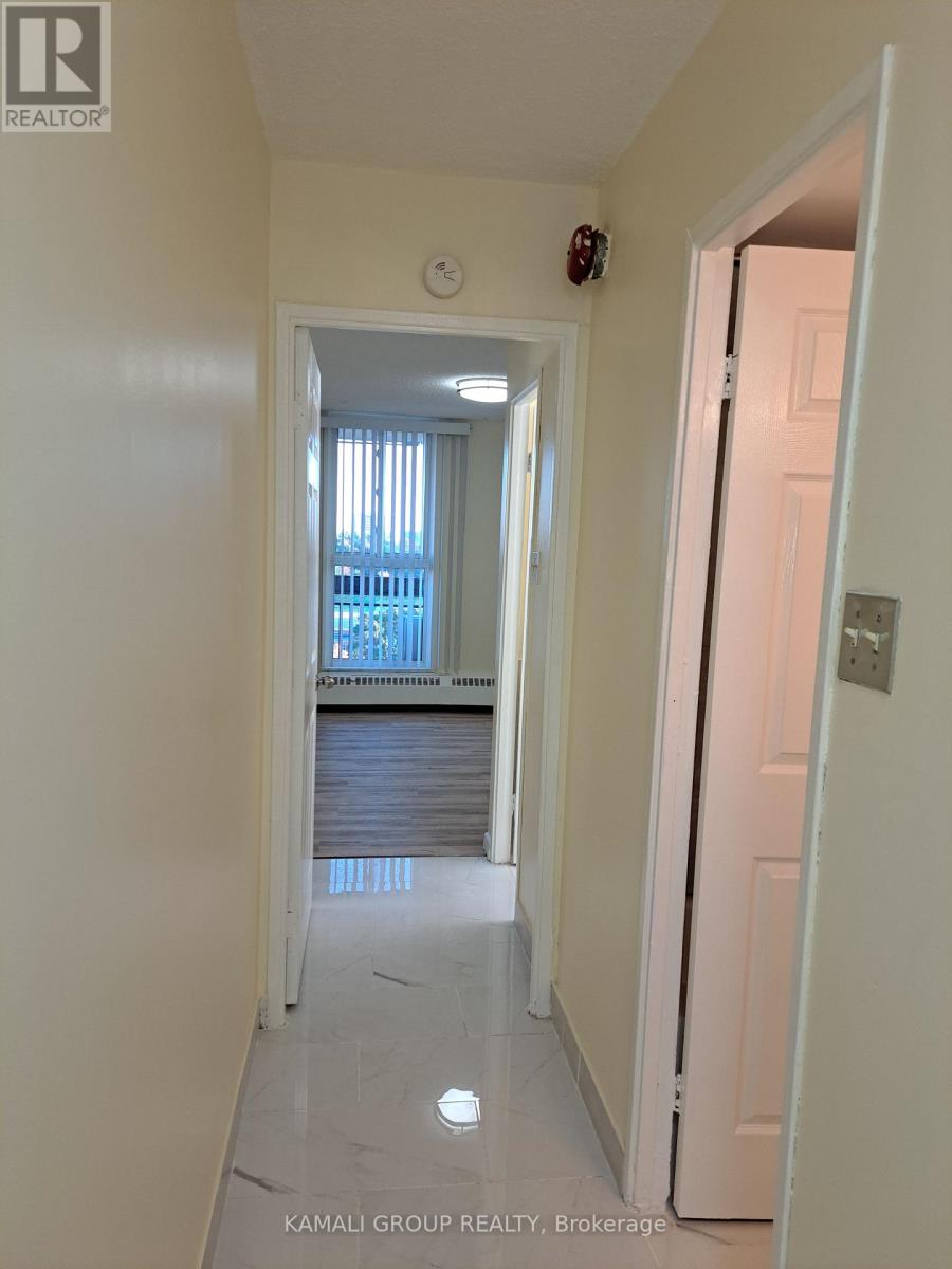 727 - 4645 Jane Street Property Photo 15